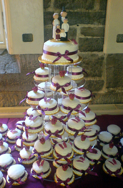 Wedding Cake Mini Claret courtesy of DivineWeddingCakescom